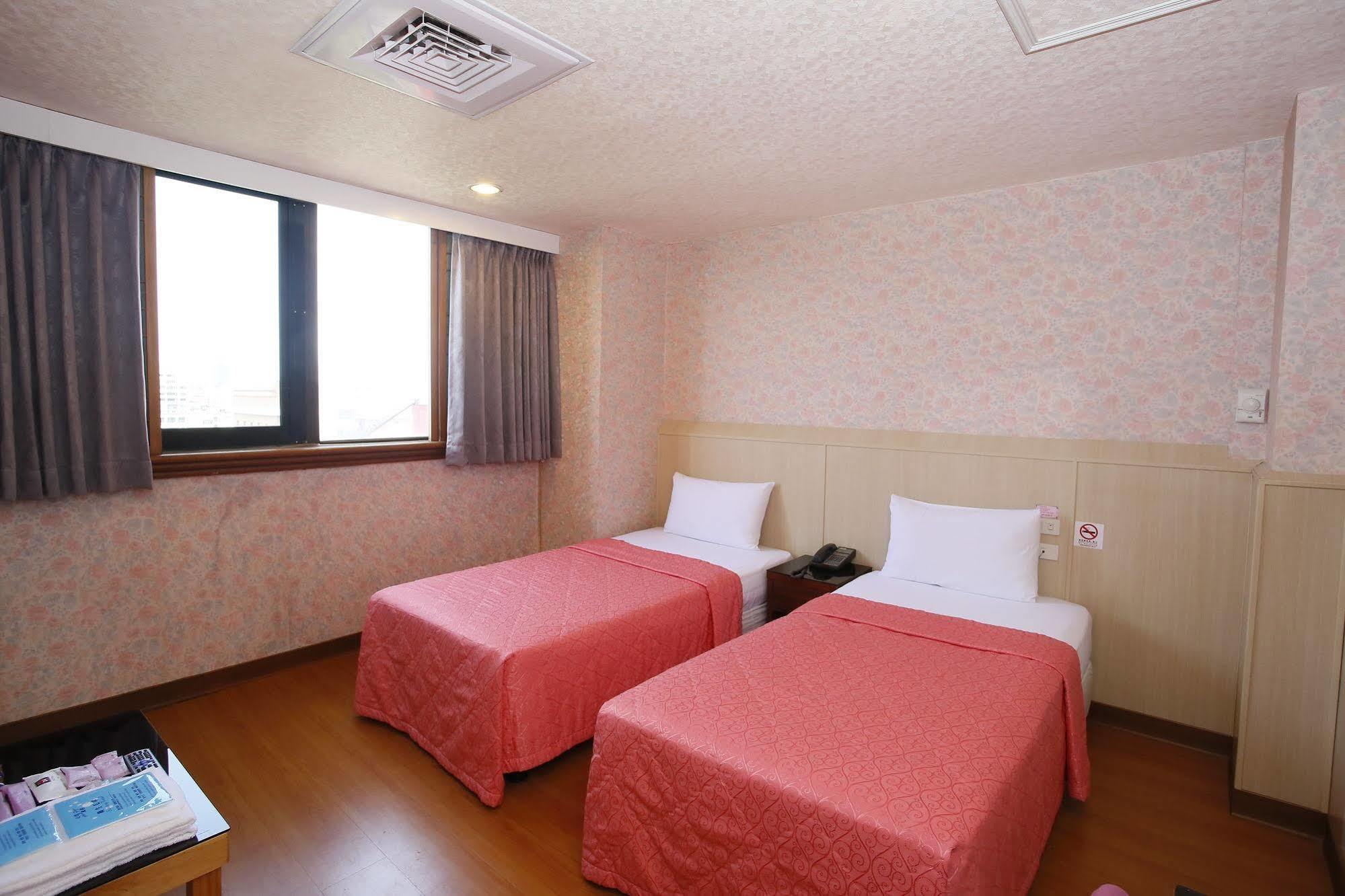 Sunwise Hotel Kaohsiung Buitenkant foto